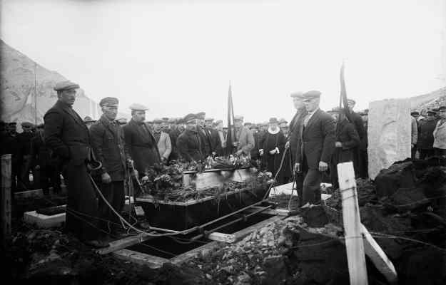 Ole Hansen's funeral. Photo: Theodor Anderson, courtesy of Sandefjord Whaling Museum, Norway