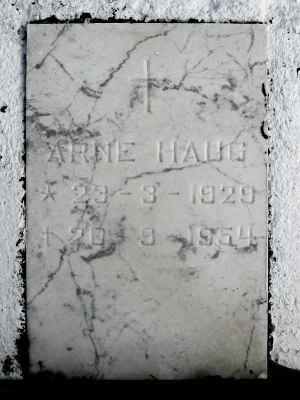 Detail of Grave of HAUGE, Arne