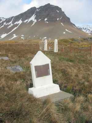 Grave of AKER, Jens