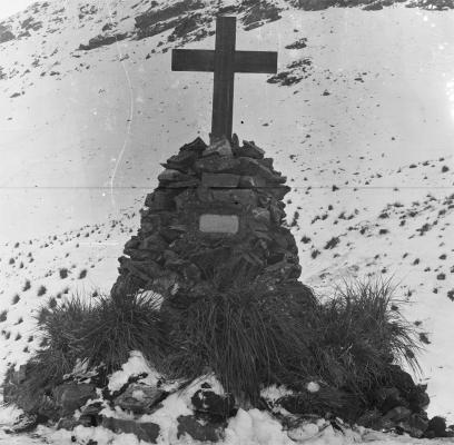 Shackleton's original memorial